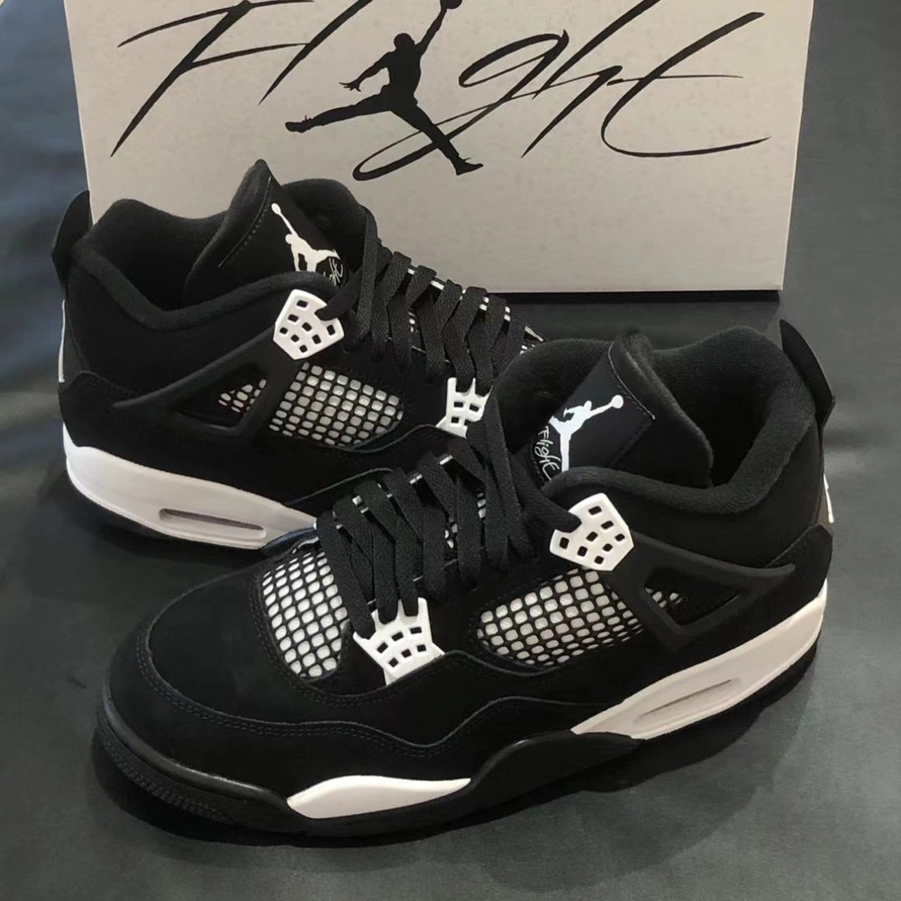 Nike Air Jordan 4 retro “white thunder”
